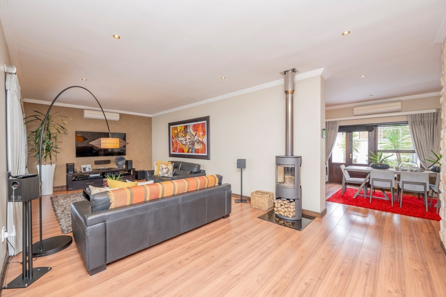 3 Bedroom Property for Sale in Graanendal Western Cape
